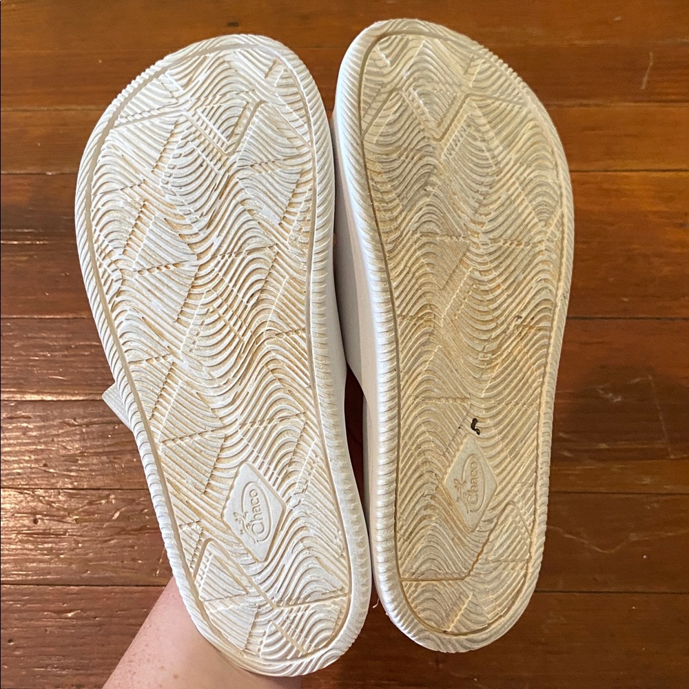 Chaco Women’s White Slide Sandals Size 9 - Picture 5 of 6